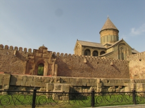 Akhaltsikhe - dabar atstatytos XII a. miesto tvirtovės ir bažnyčios