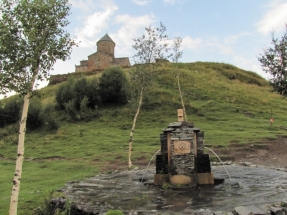 Geriamas vanduo kalnuose skanus, ypač Kazbego papėdėje